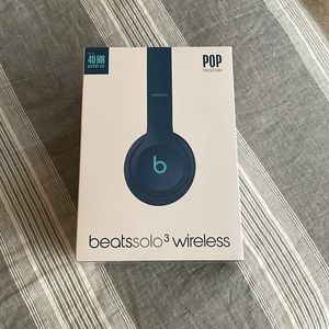 Beats Solo3 Wireless Headphones in POP Blue
